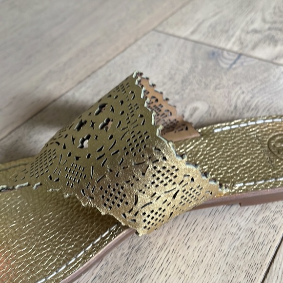 Tory Burch gold sandals size 9 - Picture 5 of 6